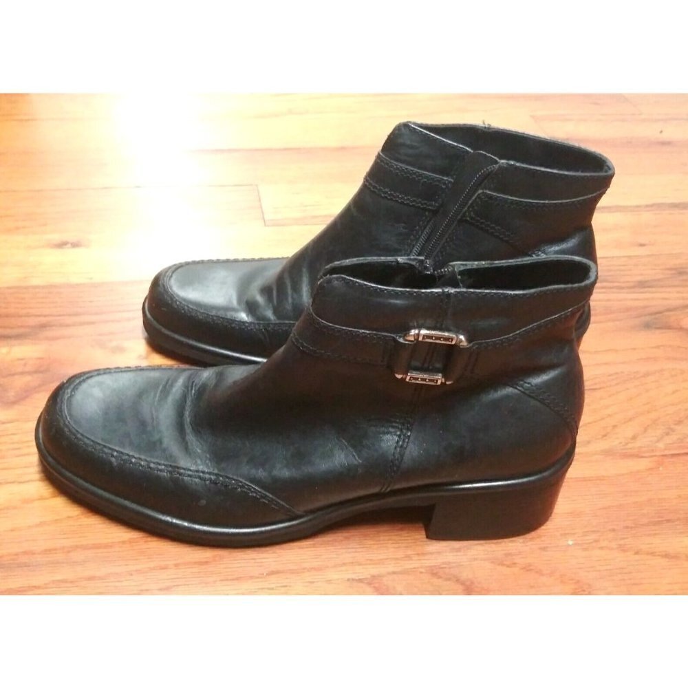Liz Claiborne booties ankle boots Black Sz 6M Faithful Brazil leather zip up EUC